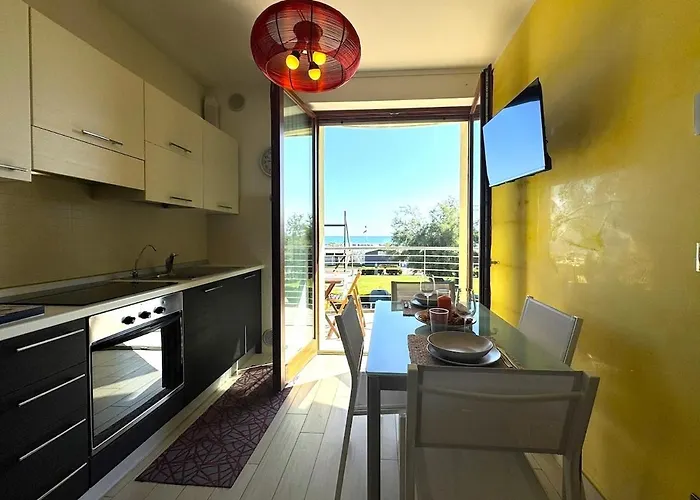 Romina - Free Parking Sea View!